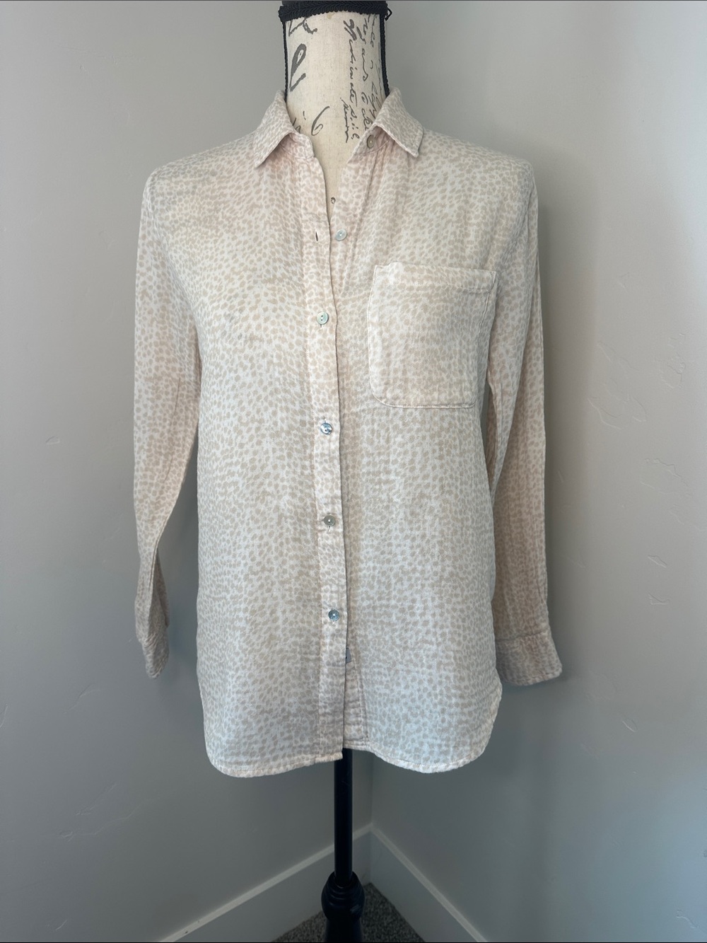 Rails Light Beige Ellis Lynx Print Button-Up Long Sleeve Shirt XS